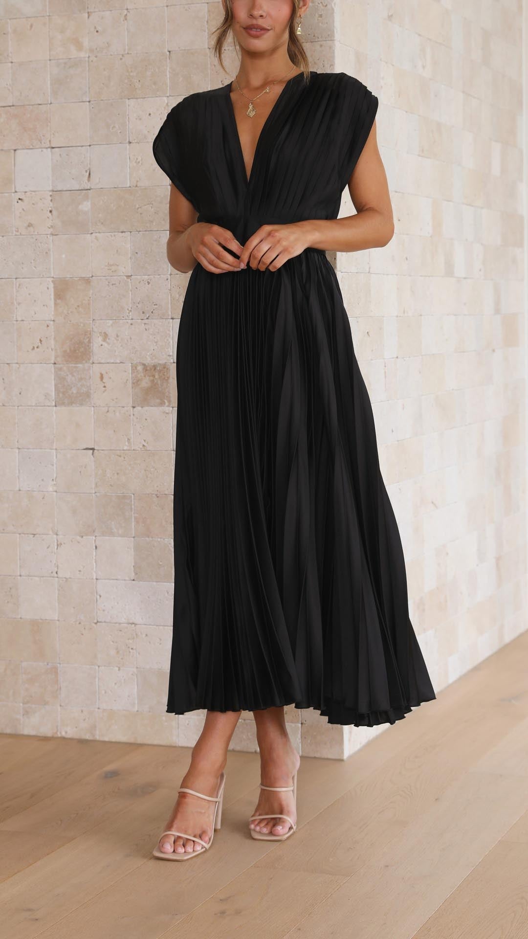 Bella | Pleated Elegance