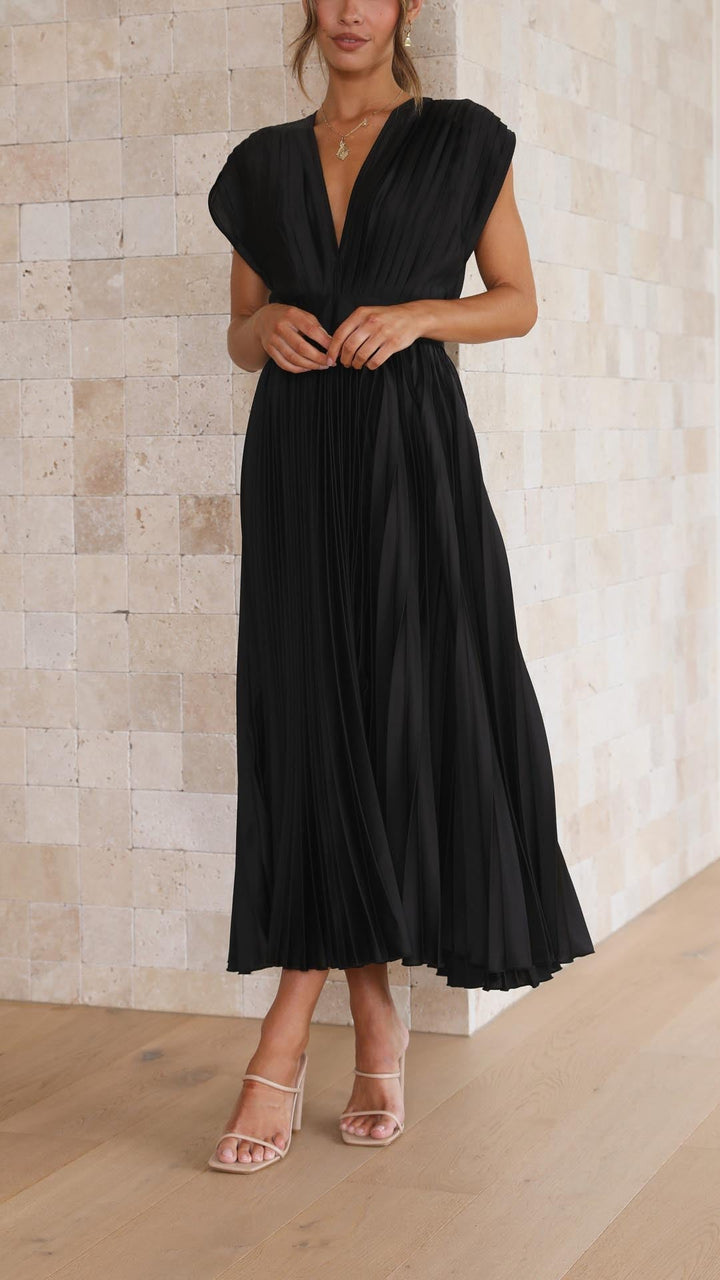 Bella | Pleated Elegance