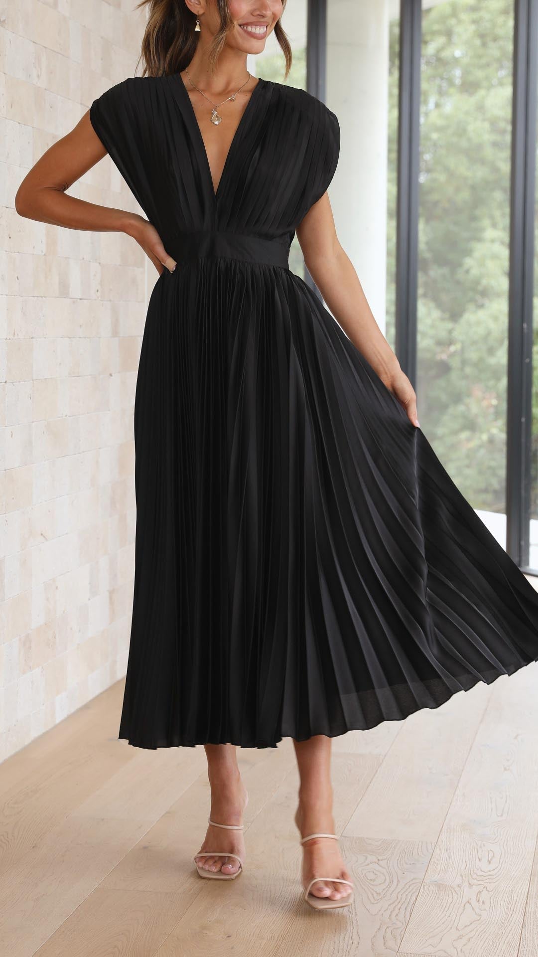 Bella | Pleated Elegance