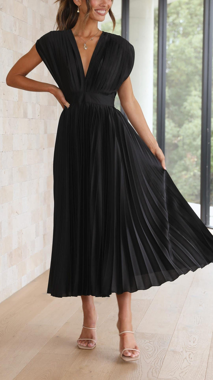 Bella | Pleated Elegance