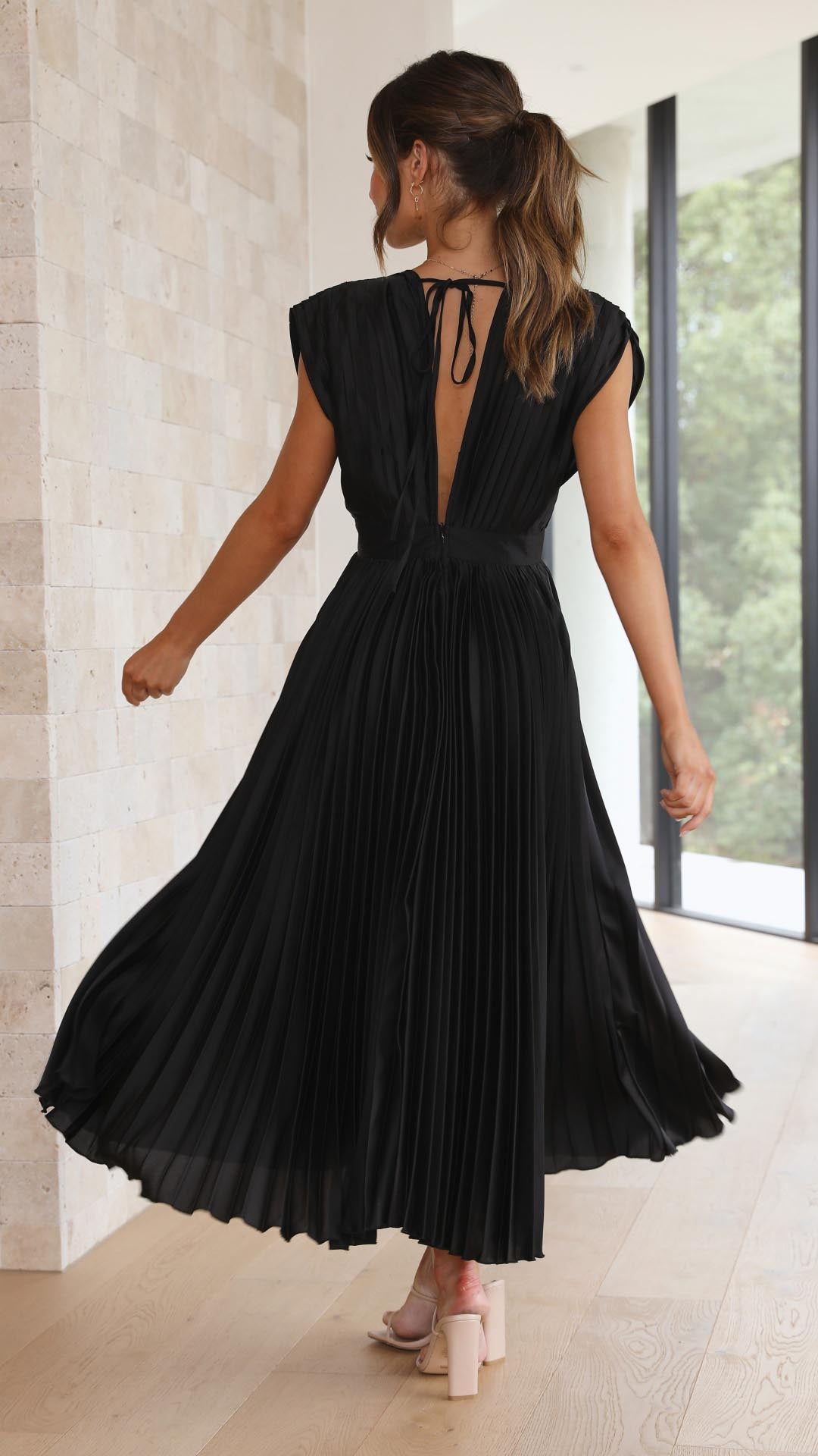 Bella | Pleated Elegance