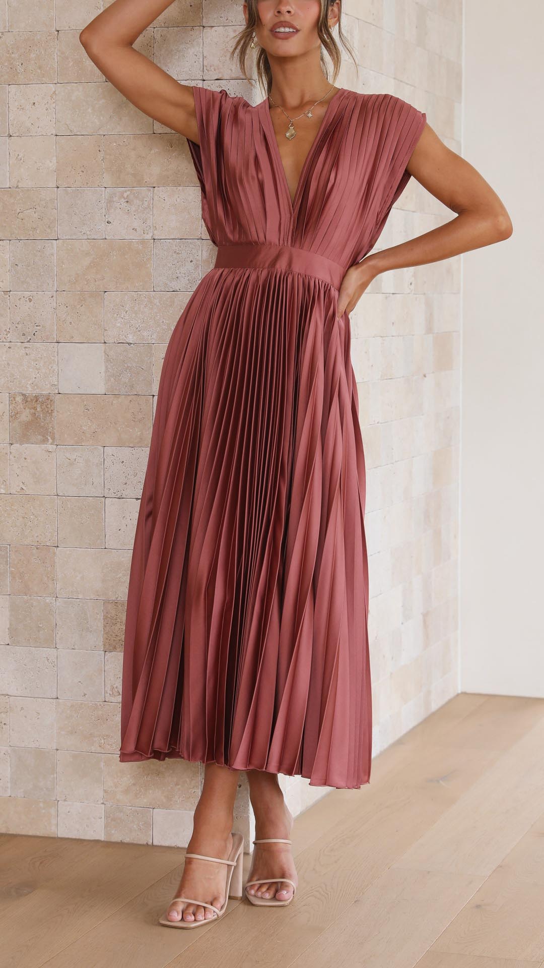Bella | Pleated Elegance