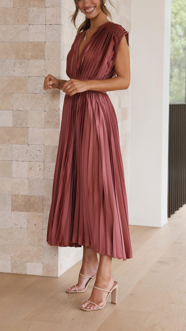 Bella | Pleated Elegance